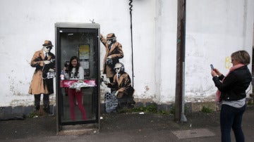 Mural callejero atribuido a Banksy