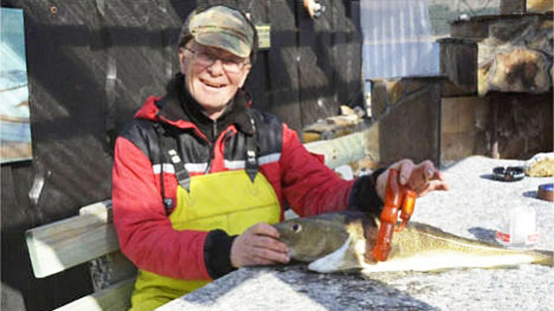 Bjørn Frilund muestra su peculiar captura Bjørn Frilund muestra su peculiar captura