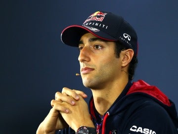 Ricciardo atiende a los medios