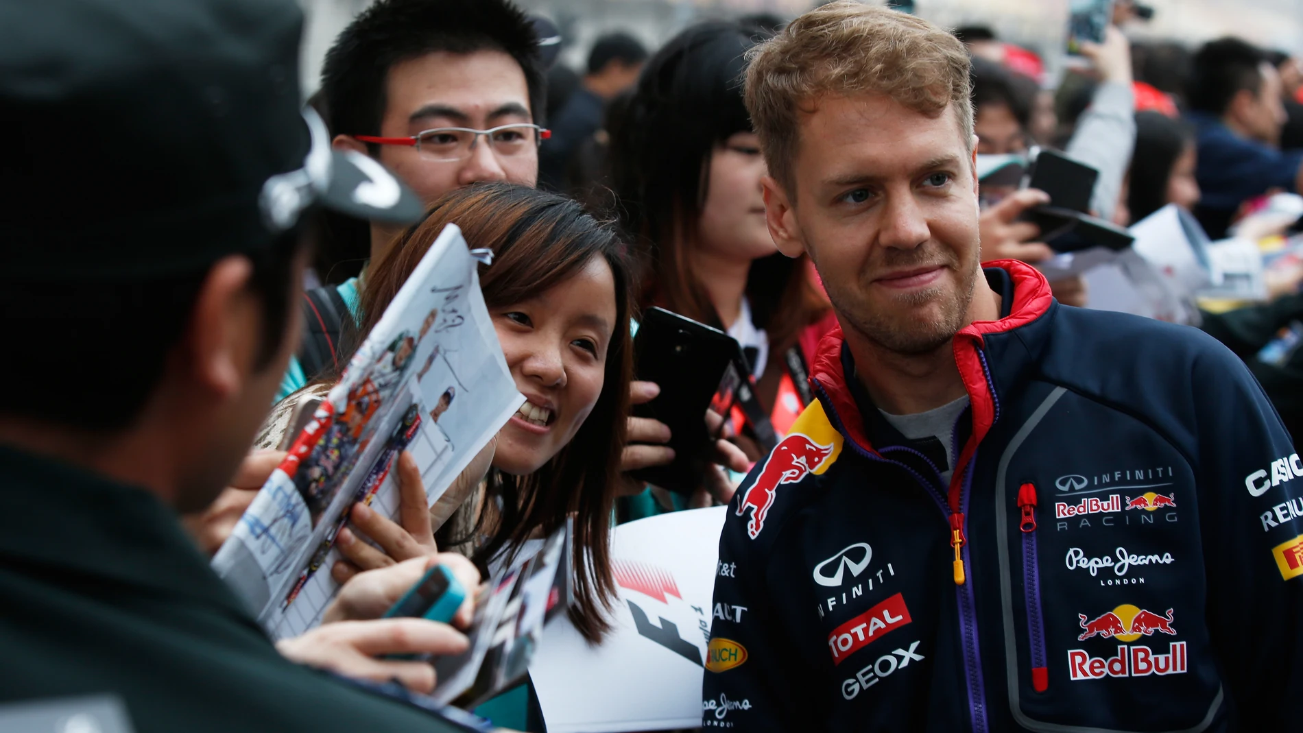 Vettel, con aficionados en Shanghái