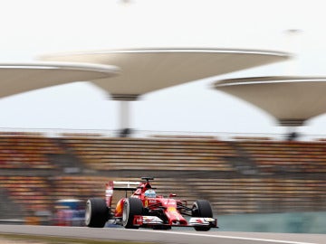 Alonso, con el F14 T en Shanghái