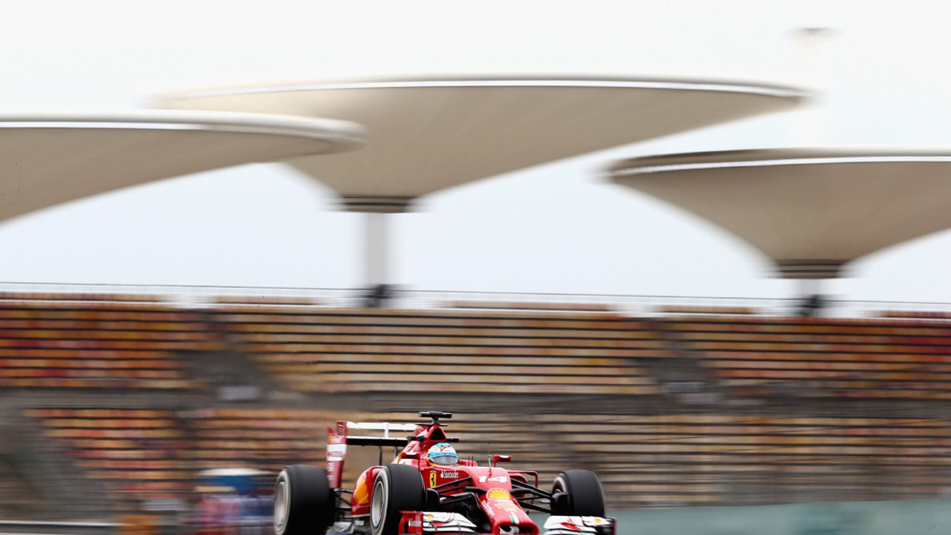 Alonso, con el F14 T en Shangh&aacute;i