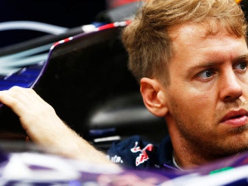 Sebastian Vettel, preparándose para un entrenamiento en China