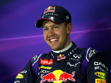 Vettel, ante los medios