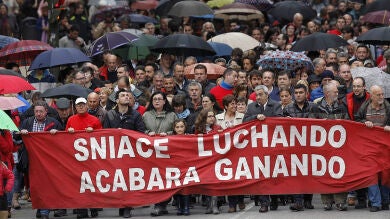Sniace cesa su actividad y pide la liquidación de su fábrica en Torrelavega al no poder hacer frente a los pagos 