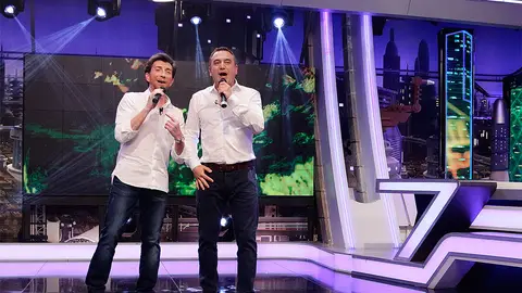 Roberto Brasero da el parte del tiempo cantando Roberto Brasero da el parte del tiempo cantando