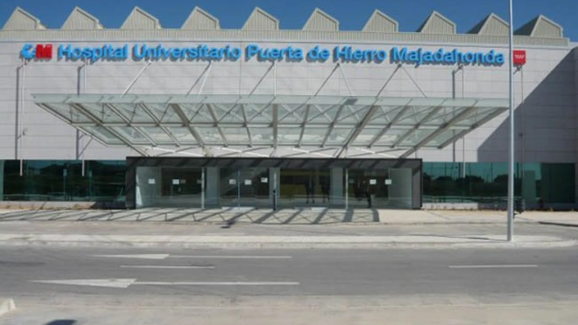 Fachada principal del hospital Puerta de hierro Fachada principal del hospital Puerta de hierro