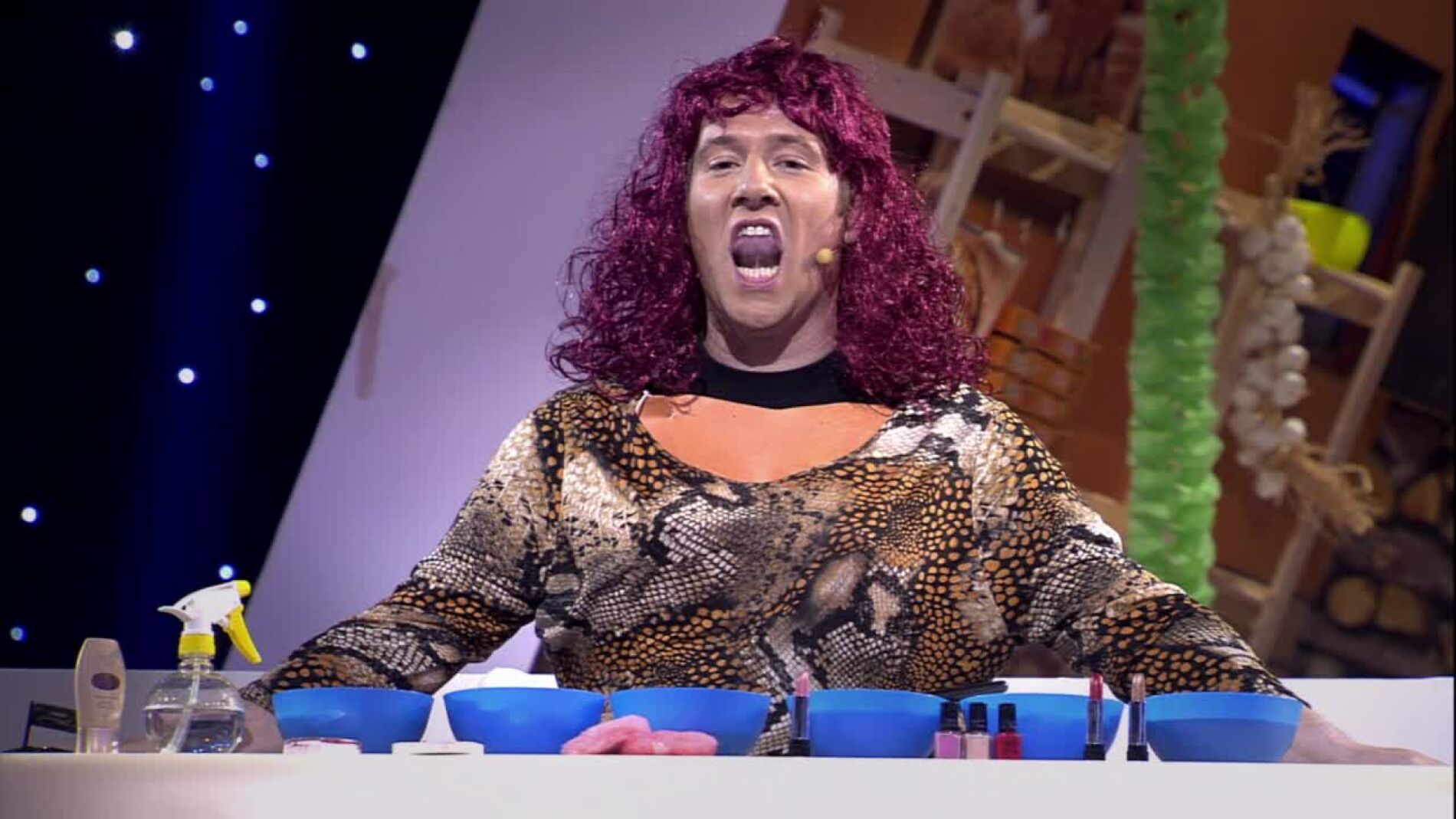 Maquillando a Carmen de Mairena