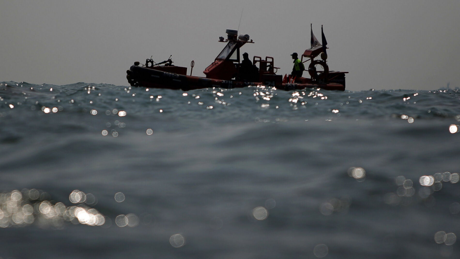 Buscan en el lugar donde se hundi&oacute; el Sewol