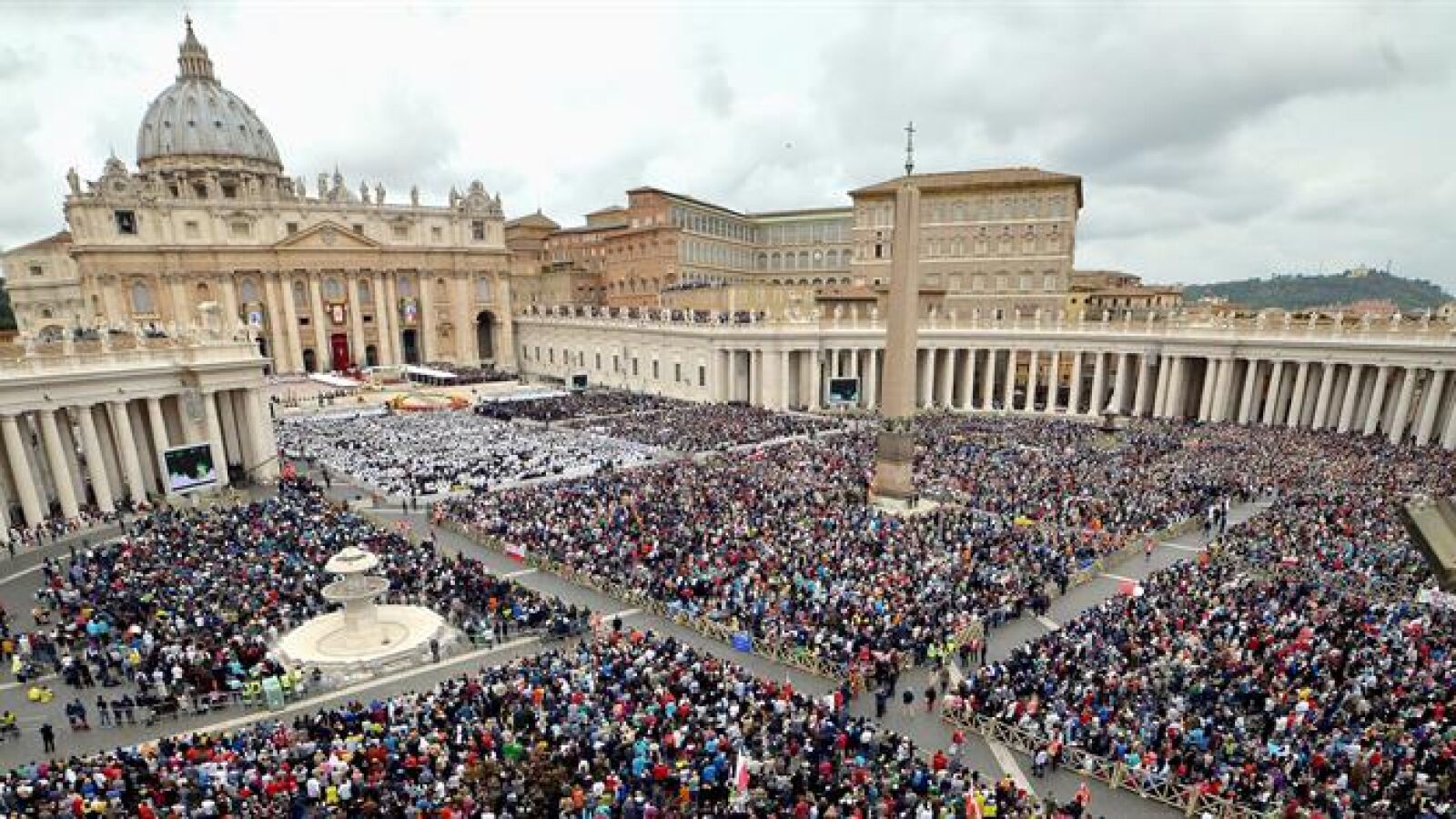 El último adiós al Papa en Roma dispara los precios de vuelos y hoteles: dos días ya cuestan más de 600 euros