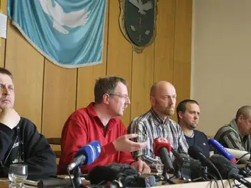 Rueda de prensa de los observadores secuestrados en Ucrania Rueda de prensa de los observadores secuestrados en Ucrania