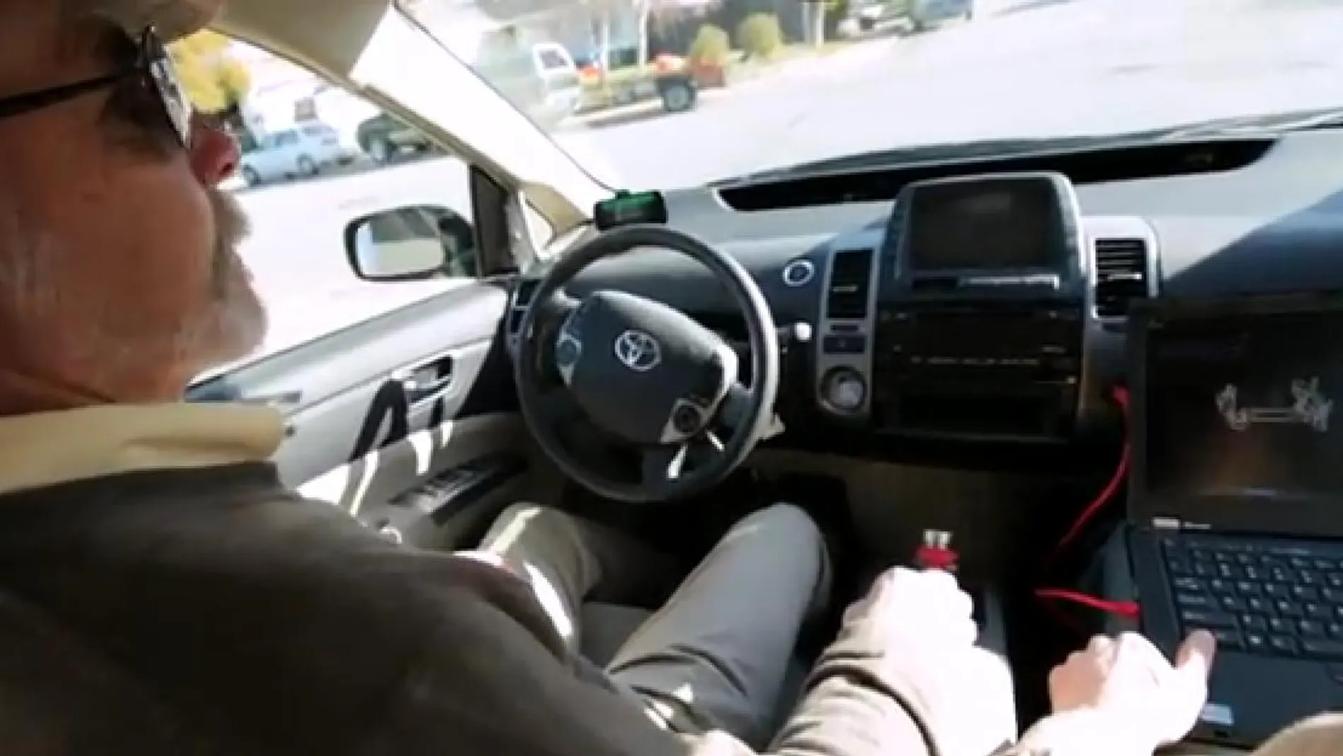 Prototipo de coche que circula sin conductor Prototipo de coche que circula sin conductor