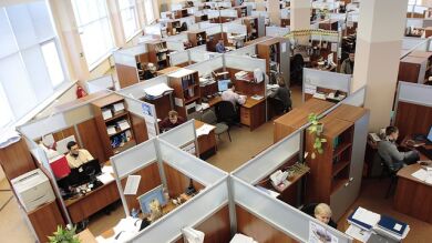 El desempleo baja en 477.900 personas en 2014 y la tasa se sitúa en el 23,7 %