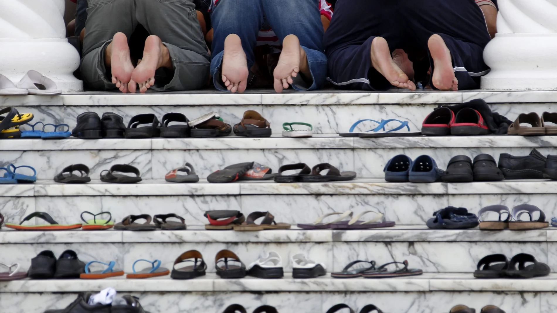 Musulmanes asisten al rezo Musulmanes asisten al rezo