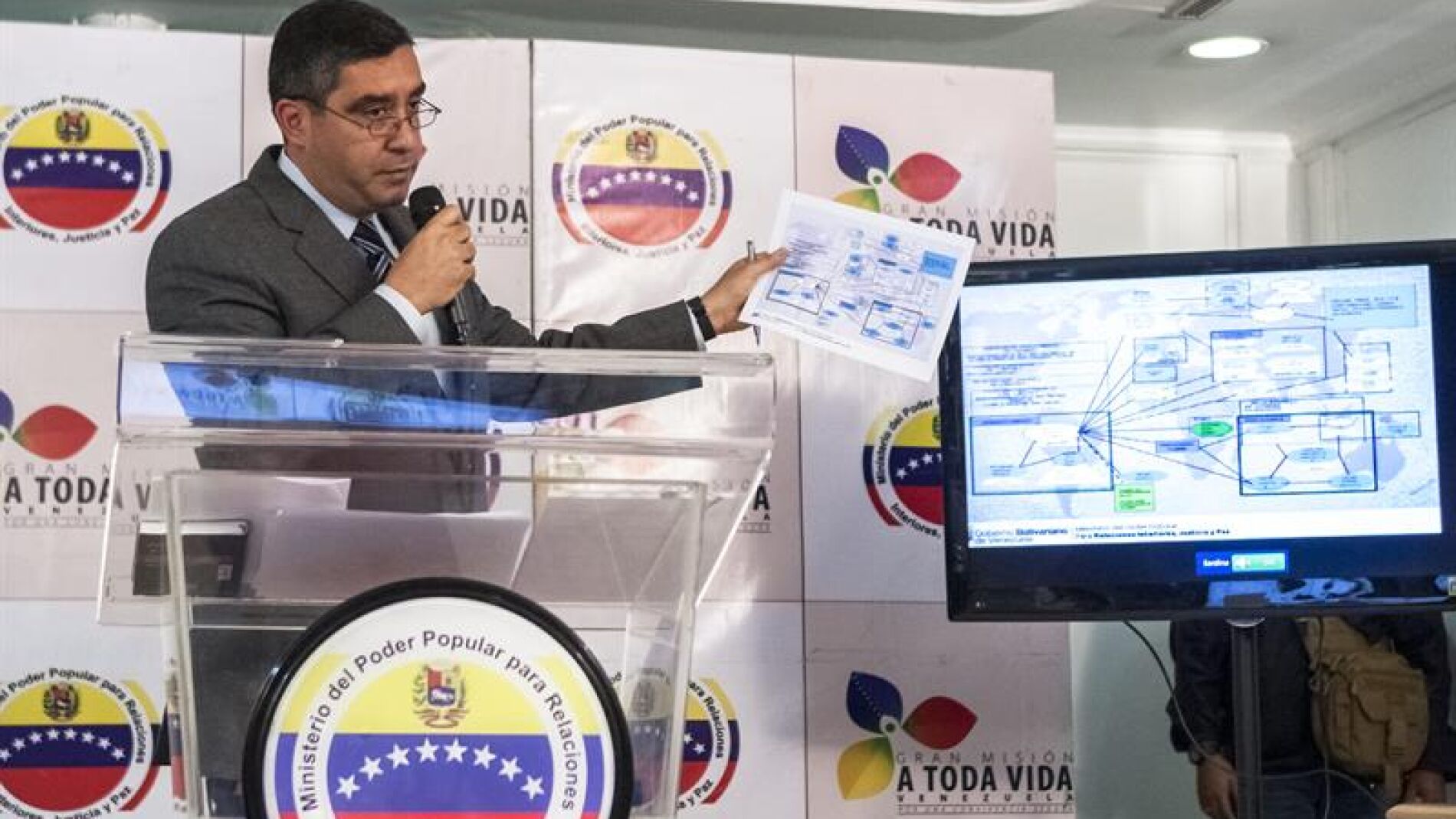 Miguel Rodr&iacute;guez Torres en una rueda de prensa