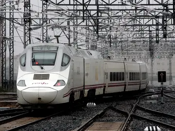 Imagen de archivo de un tren Alvia Imagen de archivo de un tren Alvia