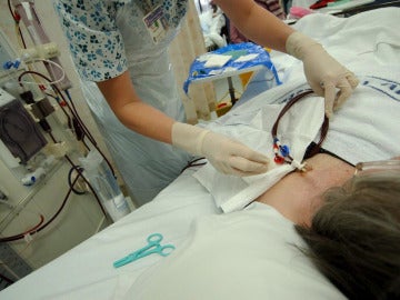 Un médico operando Un médico operando