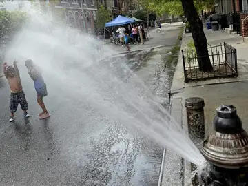 Un aumento de las temperaturas de casi 1,1 grados celsius en el último siglo ha provocado que las olas de calor sean cada vez más comunes Un aumento de las temperaturas de casi 1,1 grados celsius en el último siglo ha provocado que las olas de calor sean cada vez más comunes