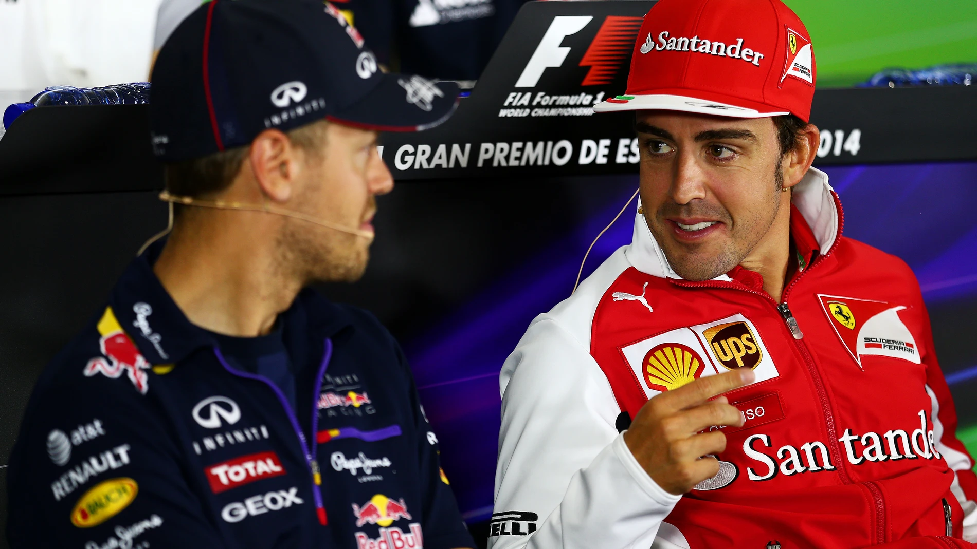 Vettel y Alonso charlando