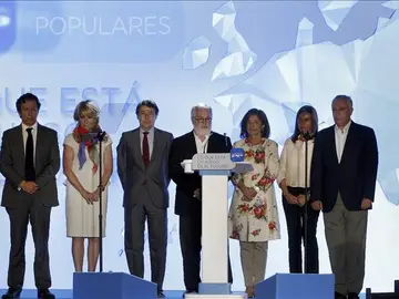 PP guarda en su acto un minuto de silencio por fallecidos accidente Badajoz PP guarda en su acto un minuto de silencio por fallecidos accidente Badajoz