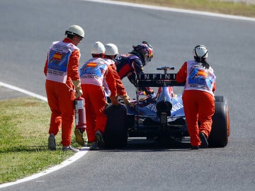 Vettel, con problemas en su coche