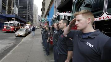 La Policía y los bomberos, presentes en el homenaje