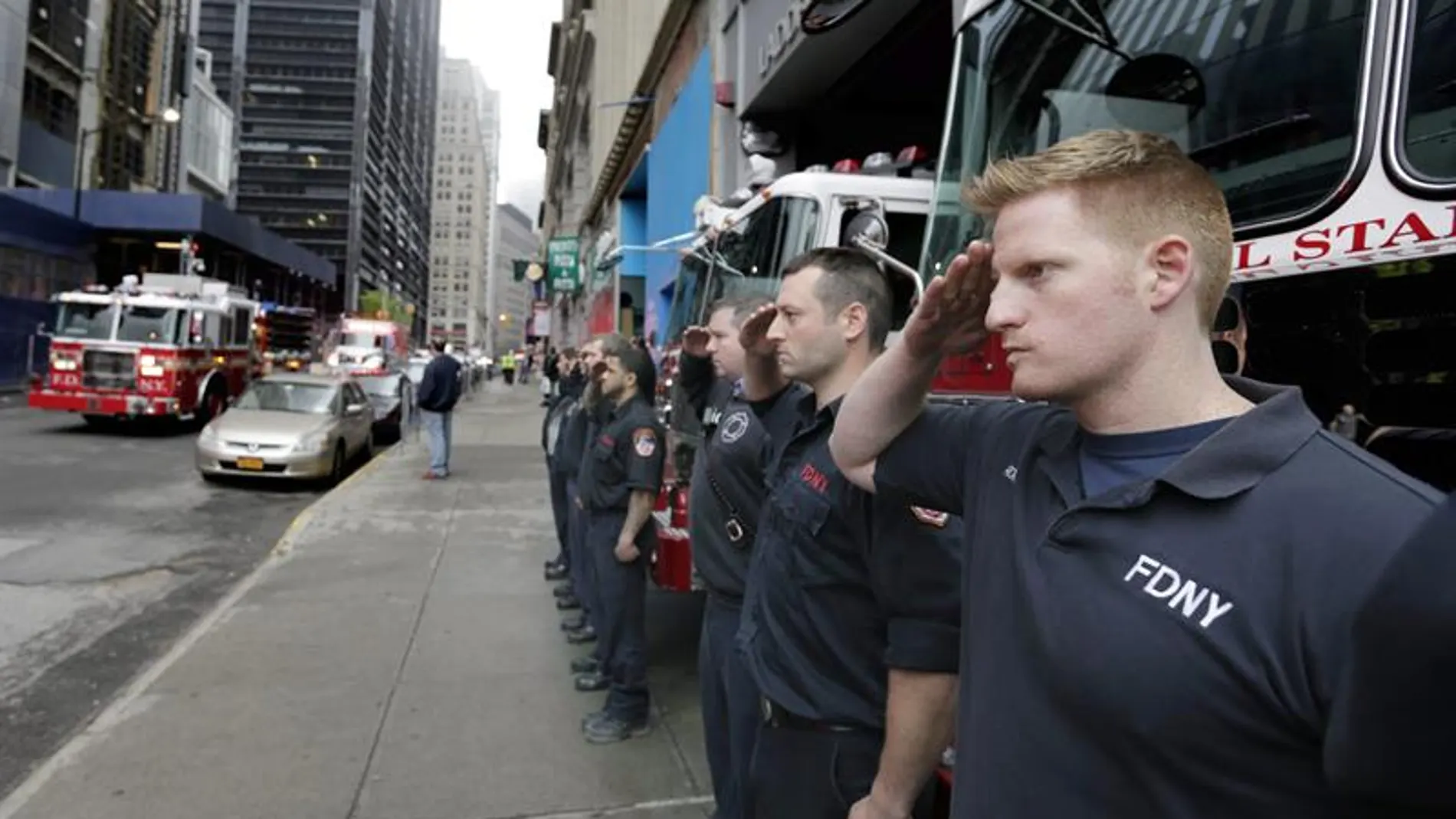 La Policía y los bomberos, presentes en el homenaje La Policía y los bomberos, presentes en el homenaje