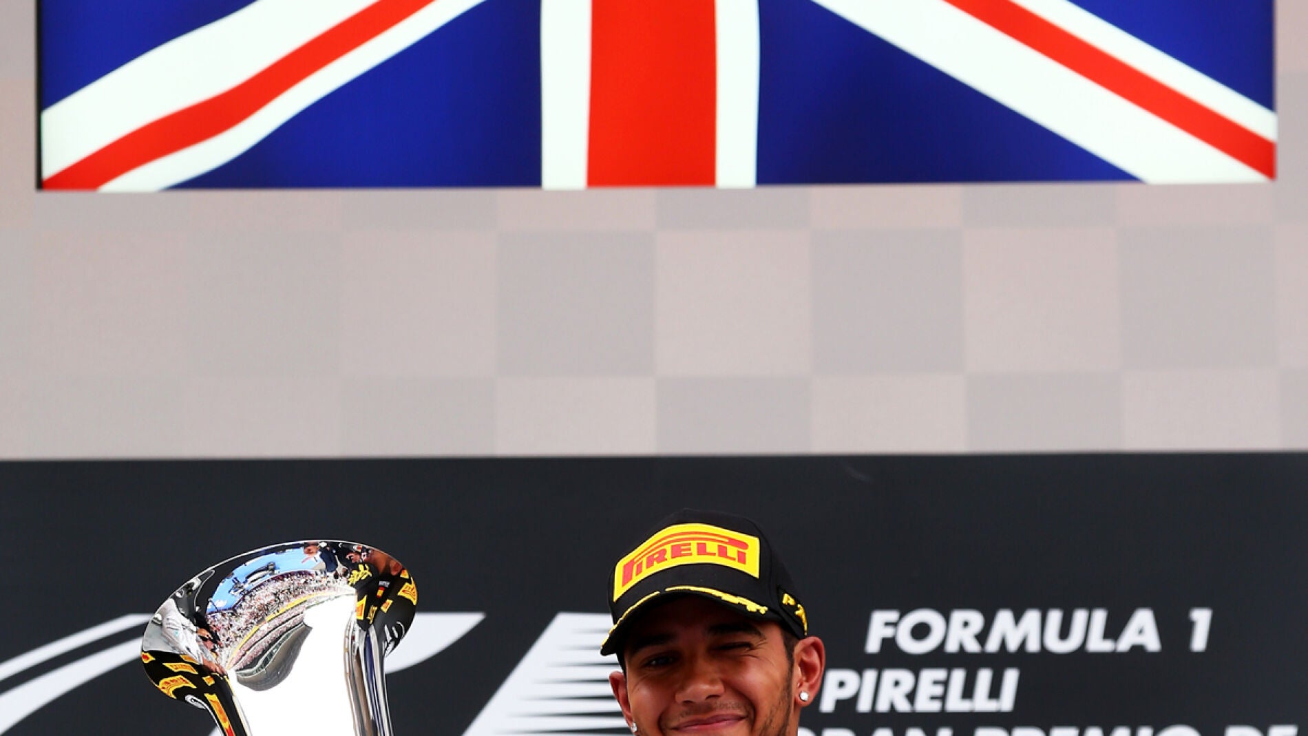 Hamilton, feliz con el trofeo de Montmel&oacute;