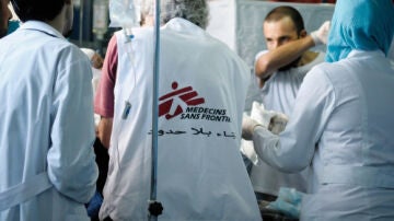 Un miembro de MSF en un hospital