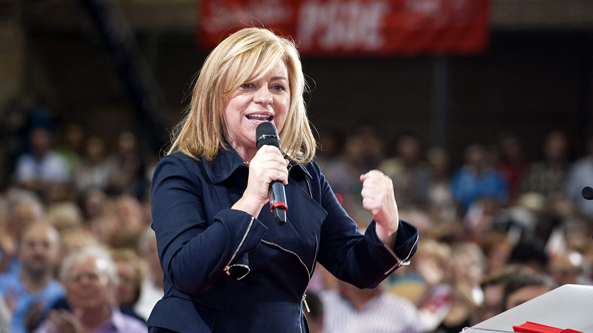 Elena Valenciano durante un acto electoral en el pabellón de deportes de San Basilio, en Murcia