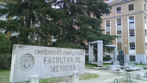 Facultad de Medicina de la Universidad Complutense de Madrid Facultad de Medicina de la Universidad Complutense de Madrid