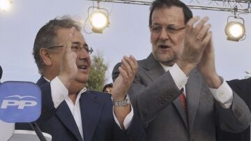 Juan Ignacio Zoido, junto a Mariano Rajoy en el mitin de Sevilla