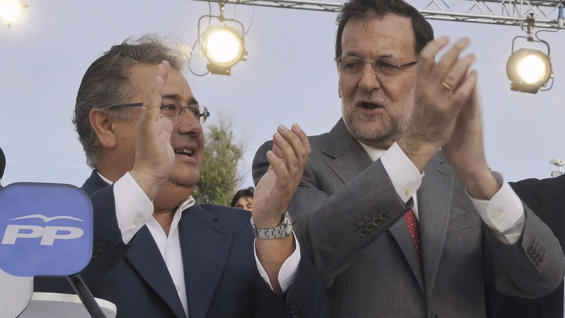 Juan Ignacio Zoido, junto a Mariano Rajoy en el mitin de Sevilla Juan Ignacio Zoido, junto a Mariano Rajoy en el mitin de Sevilla