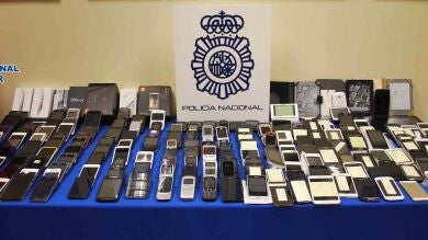 Se busca a los propietarios de 109 teléfonos móviles recuperados en el metro de Madrid