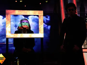Usamos la cara de Anastacia como lienzo Usamos la cara de Anastacia como lienzo