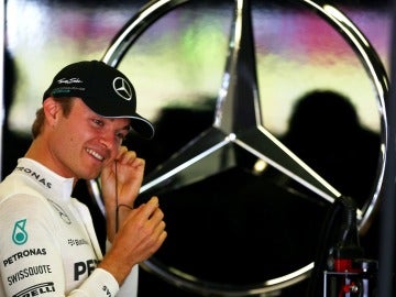 Nico Rosberg en el box de Mercedes
