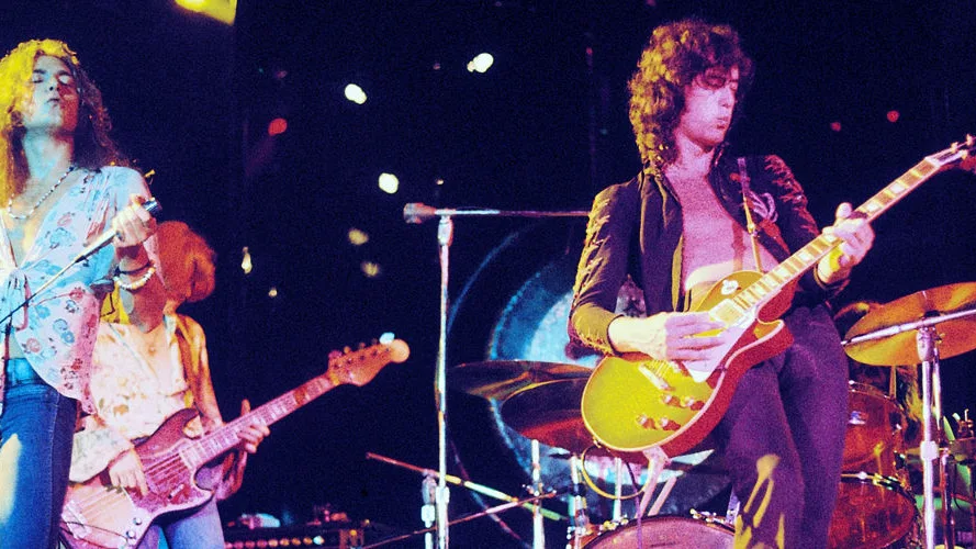 Led Zeppelin durante un concierto