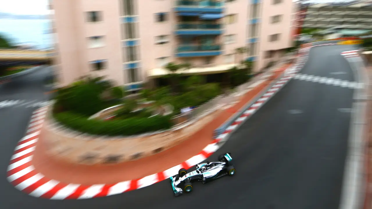 Alonso termina cuarto en un nuevo doblete Mercedes con Hamilton primero