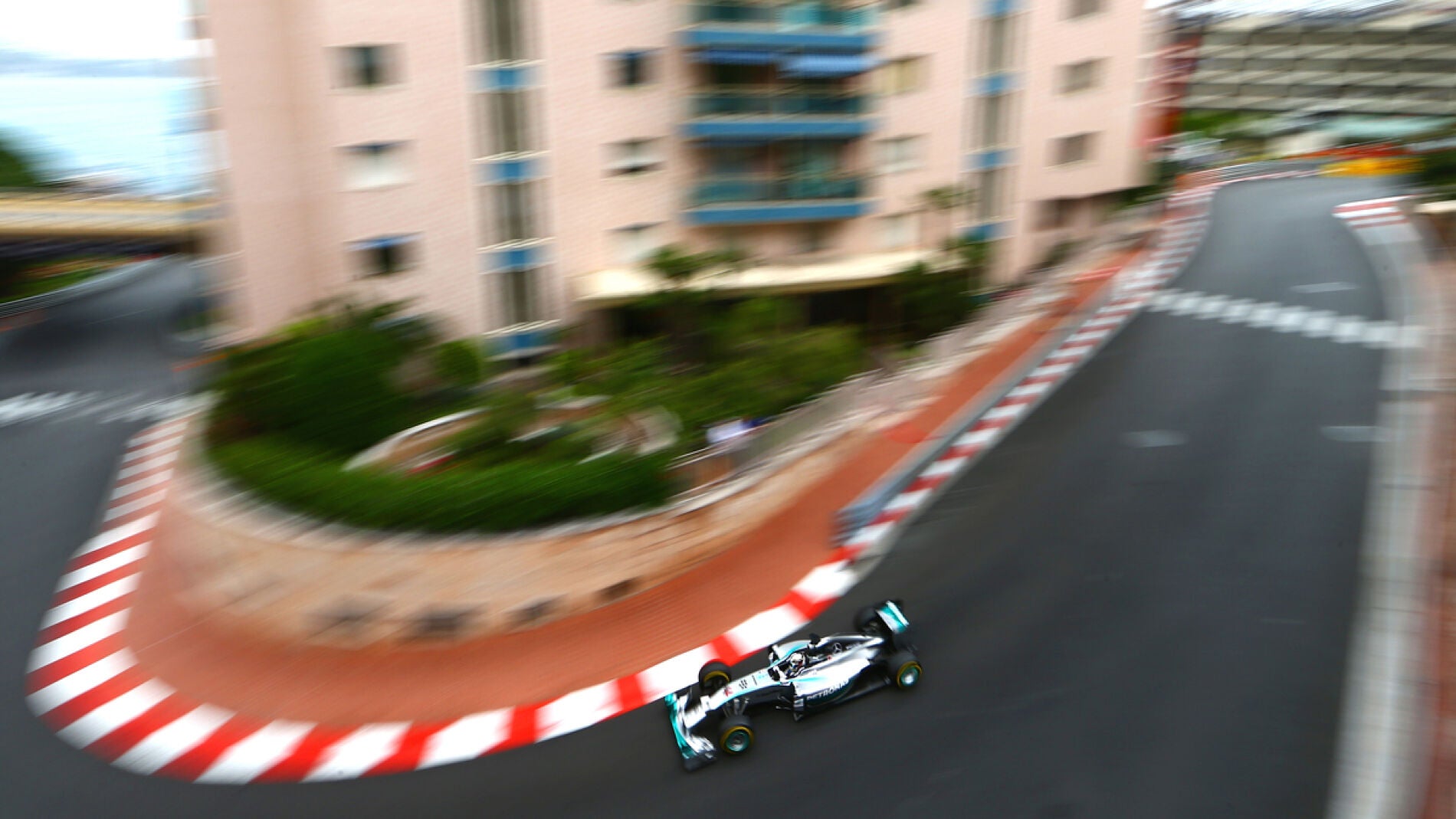 Hamilton, a toda velocidad en M&oacute;naco