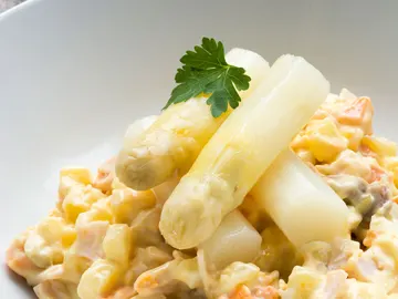 Ensaladilla de espárragos y pavo Ensaladilla de espárragos y pavo