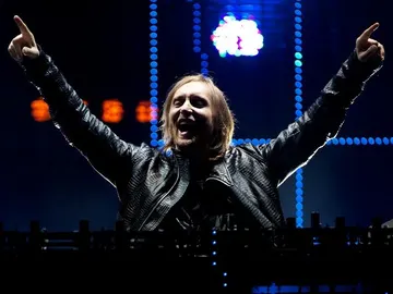 David Guetta durante un concierto David Guetta durante un concierto