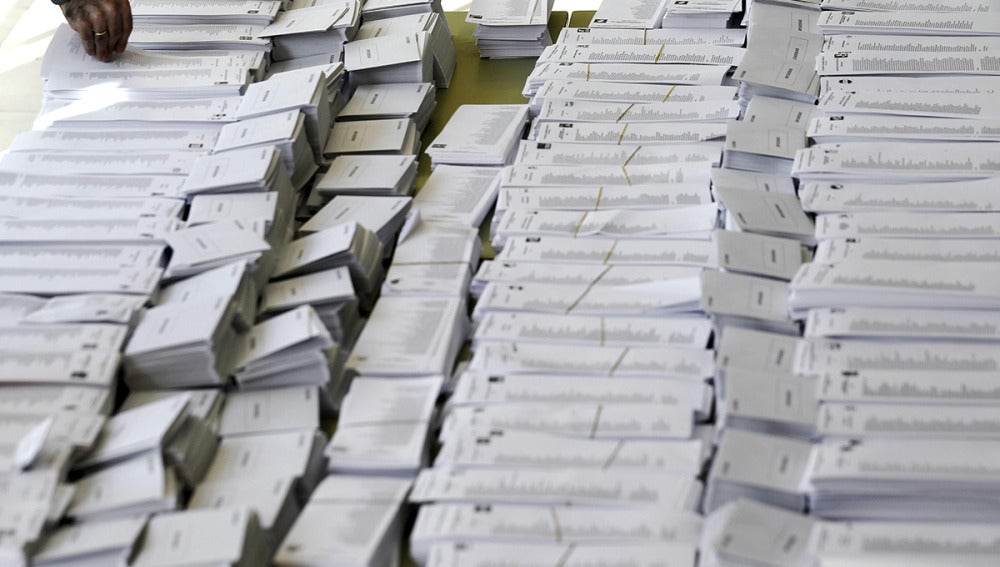 Papeletas electorales con las diferentes diferentes candidaturas preparadas