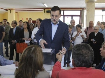 El presidente Rajoy ejerce su derecho al voto en Madrid.