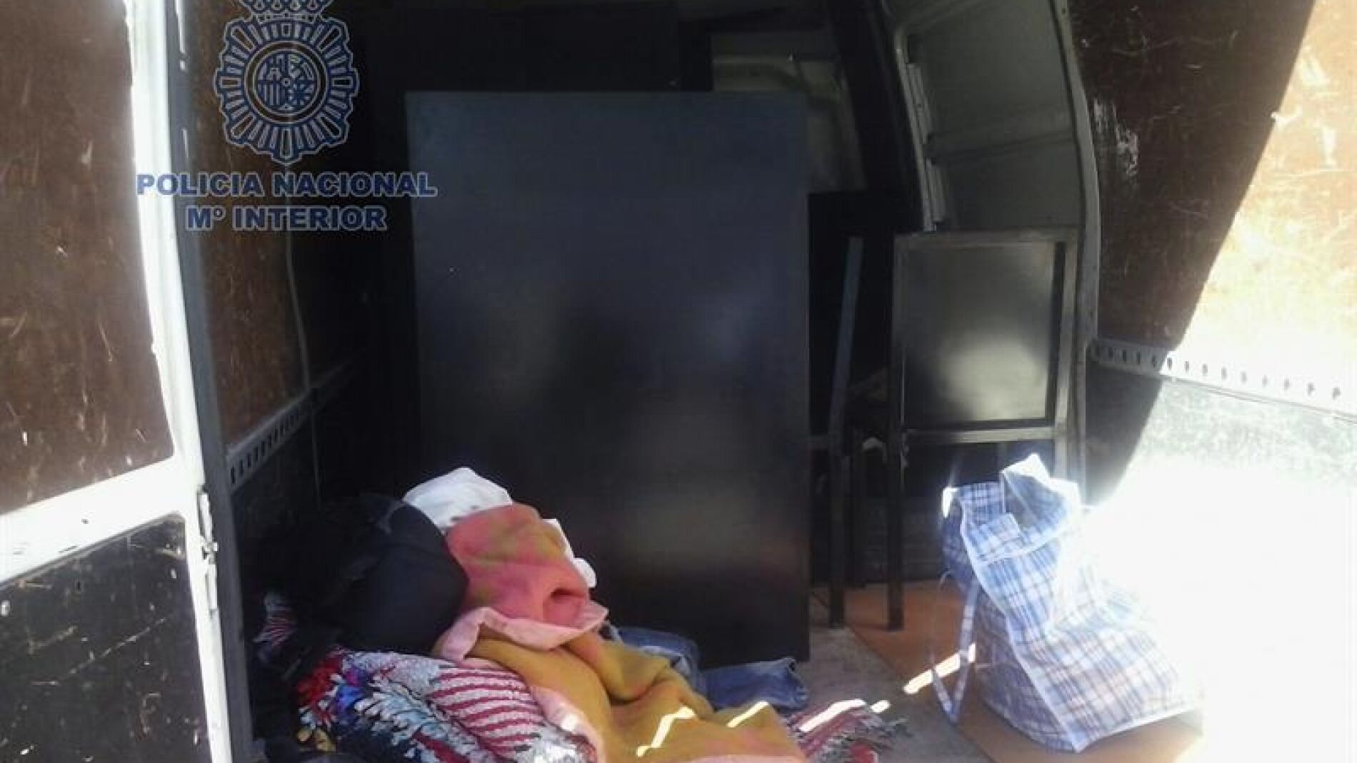 Interior de la furgoneta en la que se encontraba el armario.