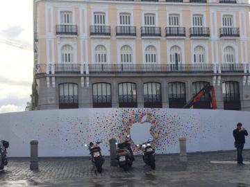 La valla rodea la futura Apple Store