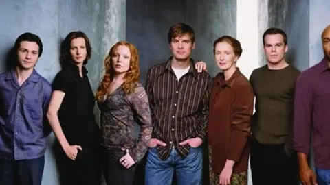 'A dos metros bajo tierra' 'A dos metros bajo tierra'