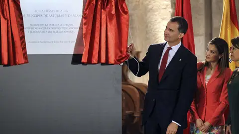 El Príncipe Felipe junto a Letizia en el Monasterio de Leyre El Príncipe Felipe junto a Letizia en el Monasterio de Leyre