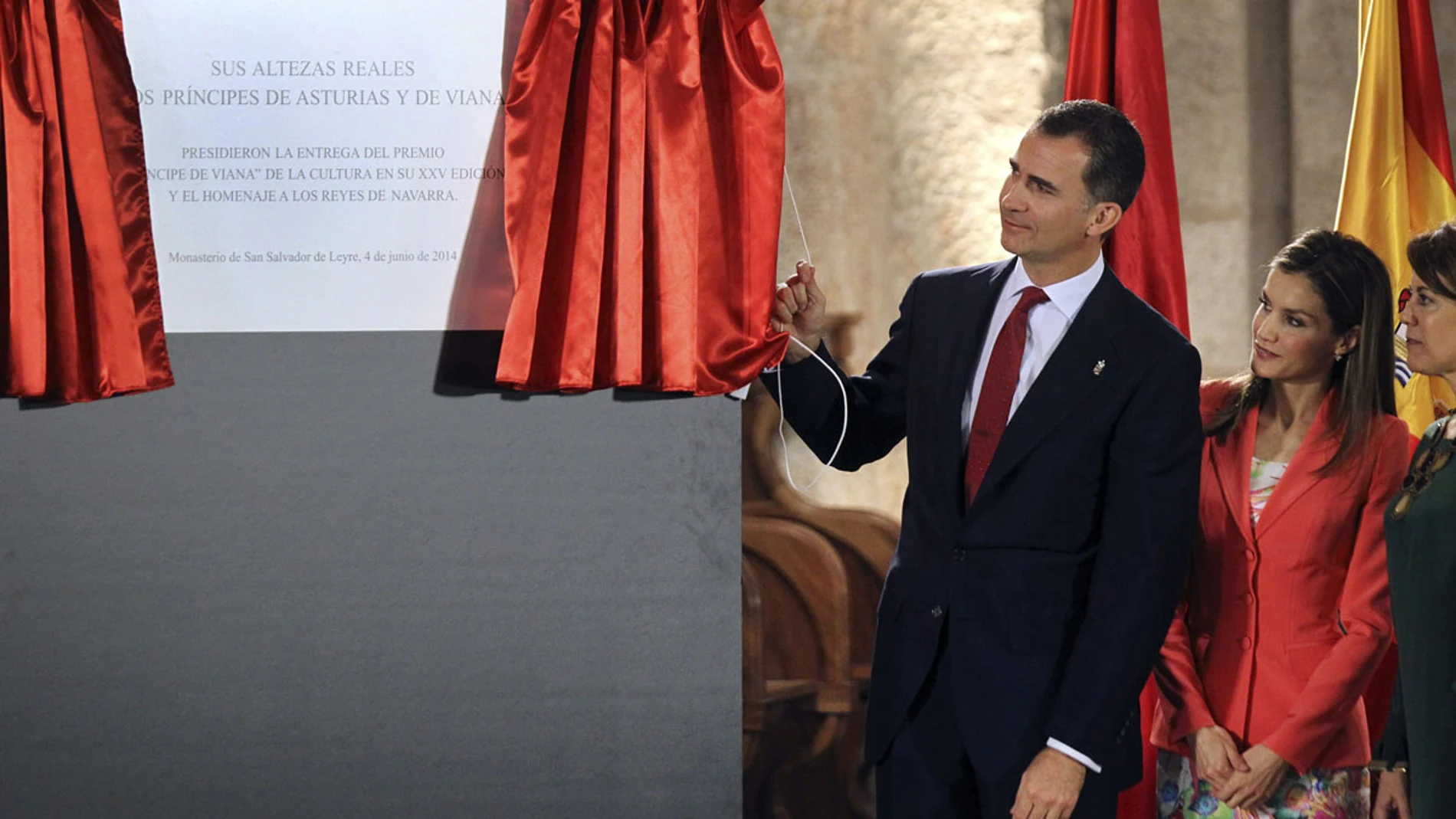 El Príncipe Felipe junto a Letizia en el Monasterio de Leyre El Príncipe Felipe junto a Letizia en el Monasterio de Leyre