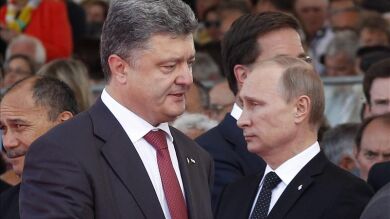 Putin y Poroshenko estudian las posibles vías para un alto el fuego a través de una conversación telefónica