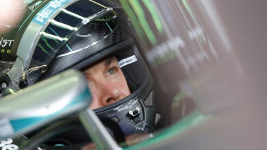 Sólo Alonso planta cara a los Mercedes en los Libres 1 de Austria